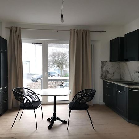Modernes Stilvoll Eingerichtetes Appartement เริสราท ภายนอก รูปภาพ