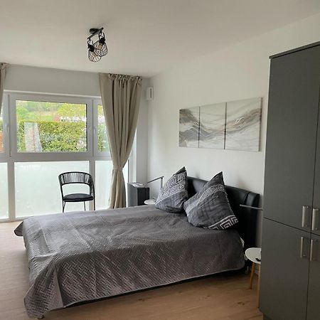 Modernes Stilvoll Eingerichtetes Appartement เริสราท ภายนอก รูปภาพ