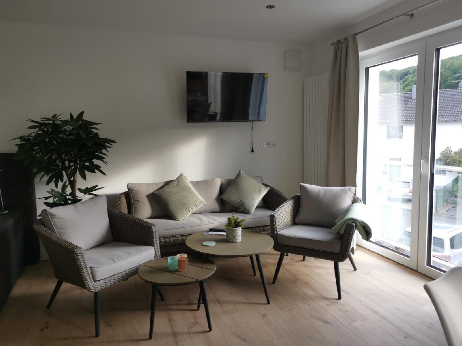 Modernes Stilvoll Eingerichtetes Appartement เริสราท ภายนอก รูปภาพ