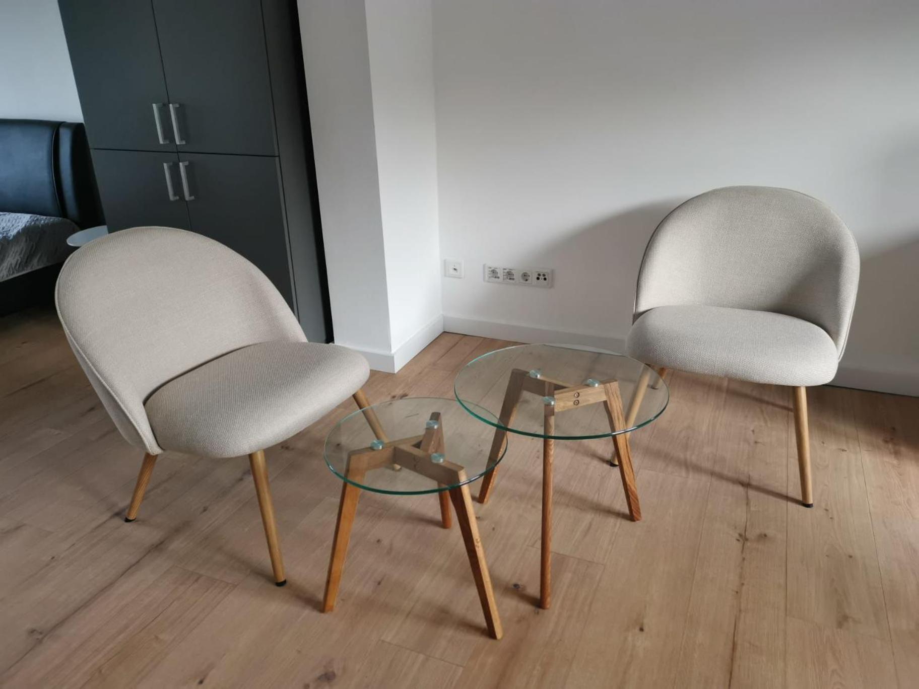 Modernes Stilvoll Eingerichtetes Appartement เริสราท ภายนอก รูปภาพ