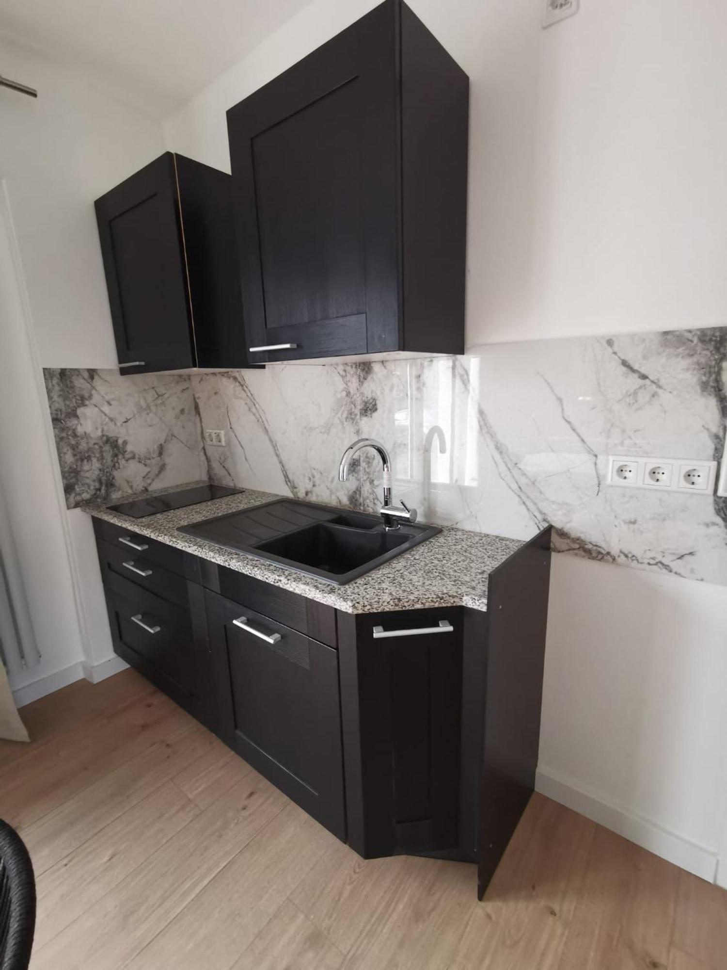 Modernes Stilvoll Eingerichtetes Appartement เริสราท ภายนอก รูปภาพ