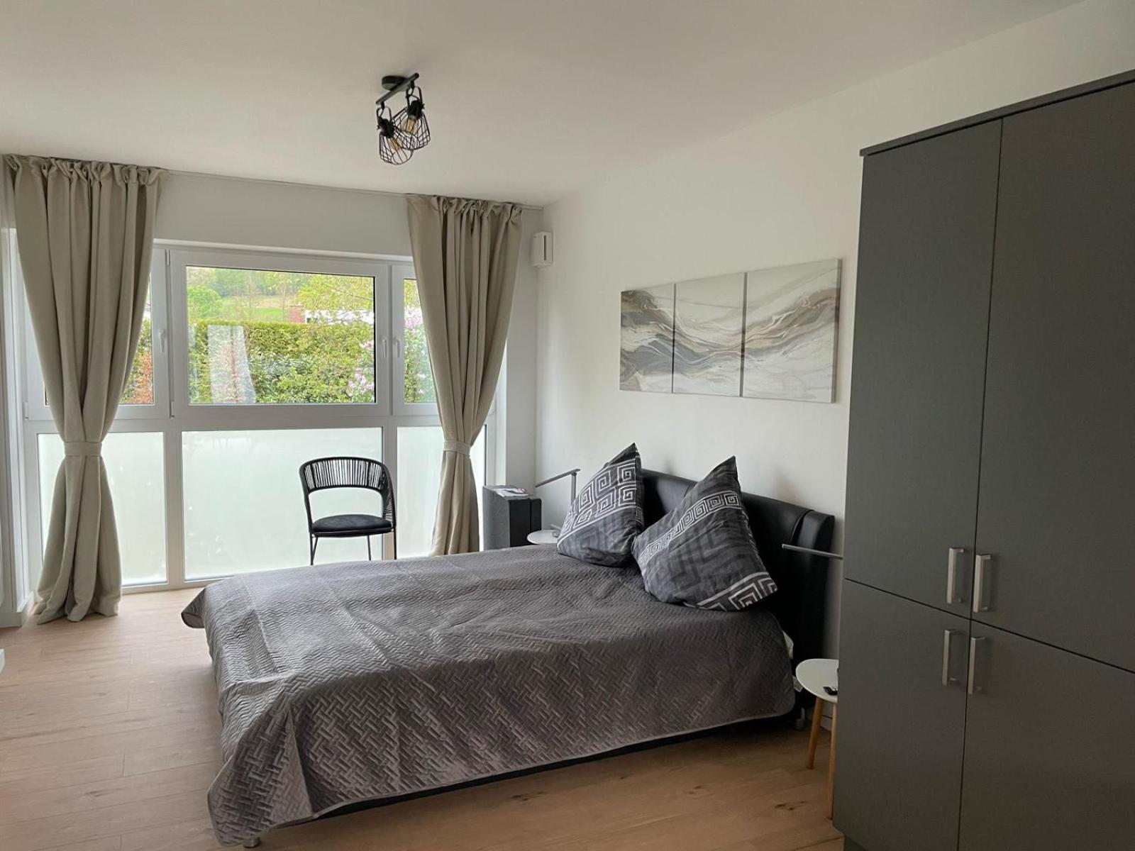 Modernes Stilvoll Eingerichtetes Appartement เริสราท ภายนอก รูปภาพ